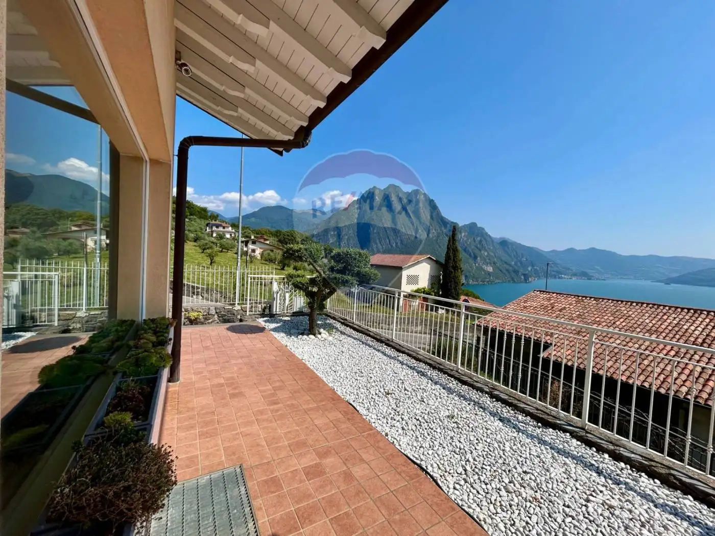 Villa in vendita a Riva di Solto