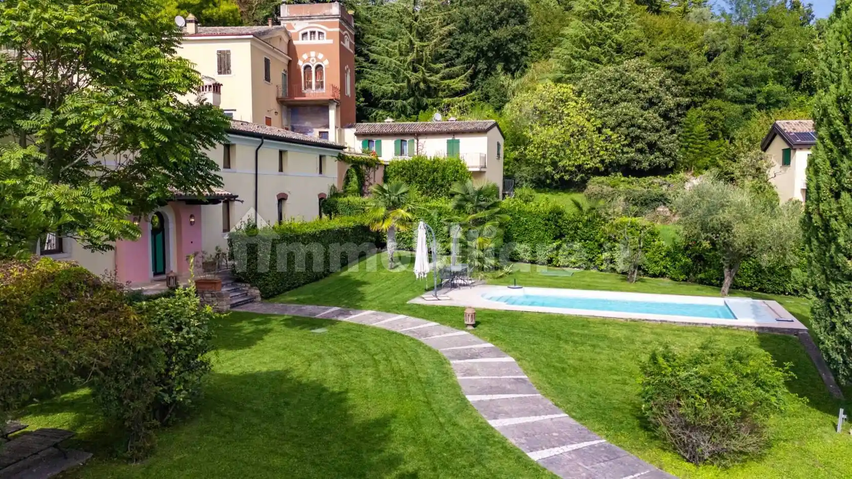 Villa in vendita a Costermano sul Garda