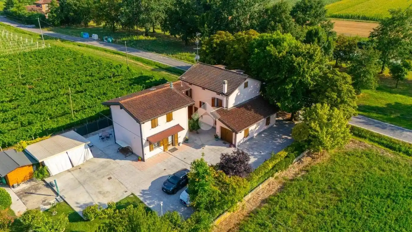 Villa in vendita a Novellara