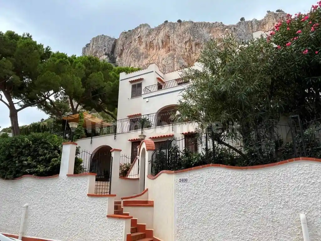 Villa bifamiliare Lungomare Cristoforo Colombo 2400, Addaura, Palermo - foto 2