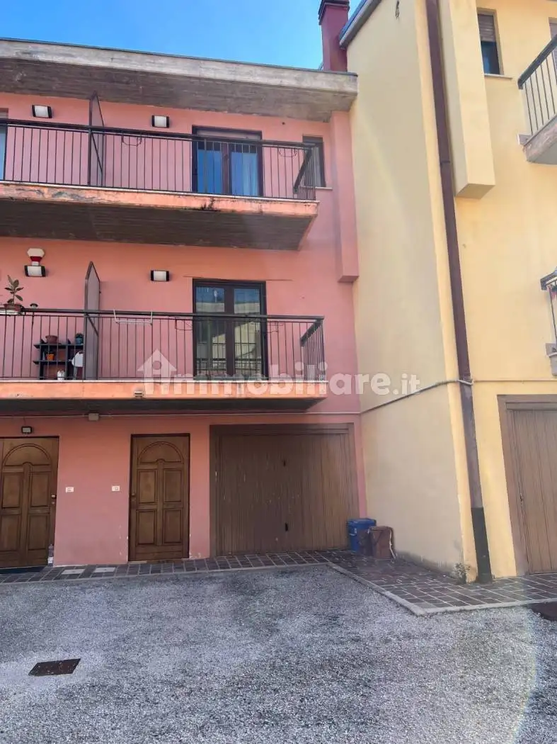 Villetta a schiera in vendita a Pizzoli