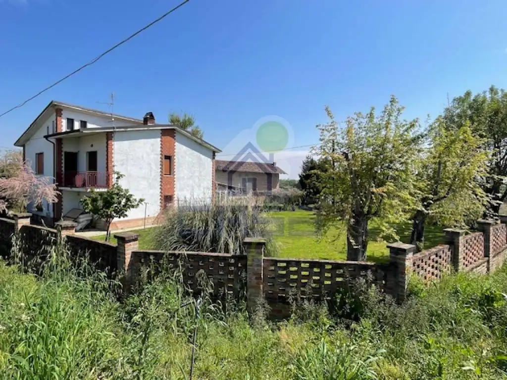 Casa indipendente in vendita a Castelvetro Piacentino