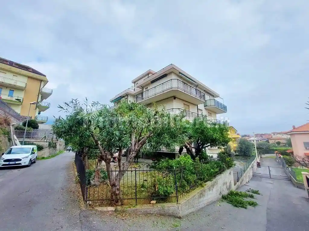 Appartamento in vendita a Borghetto Santo Spirito