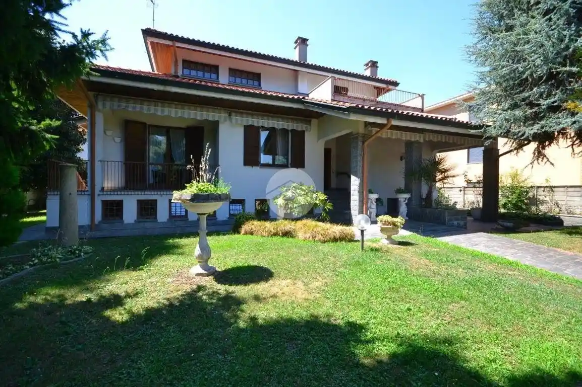 Villa in vendita a Vittuone