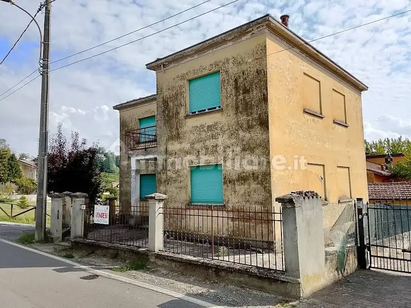 Villa in vendita a Montalto Pavese