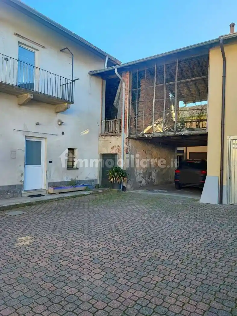 Rustico - Casale in vendita a Venegono Inferiore