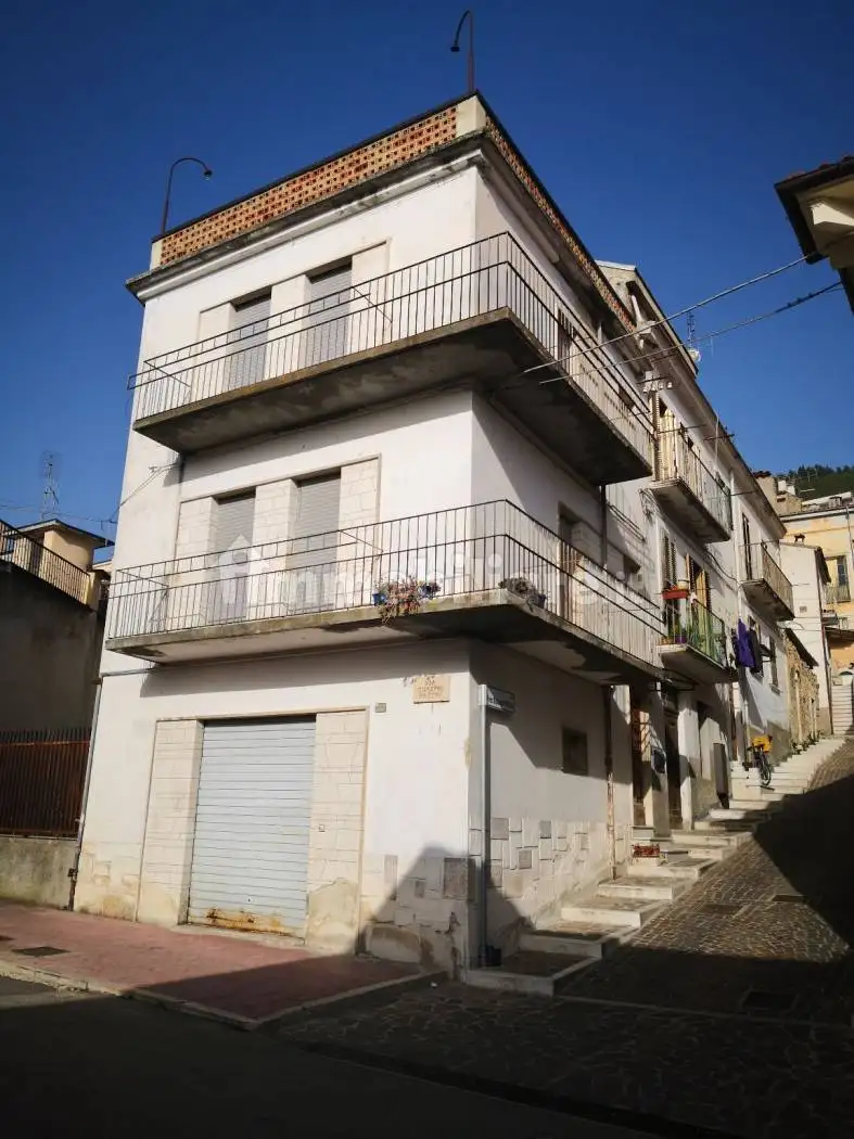 Palazzo - Edificio in vendita a Popoli