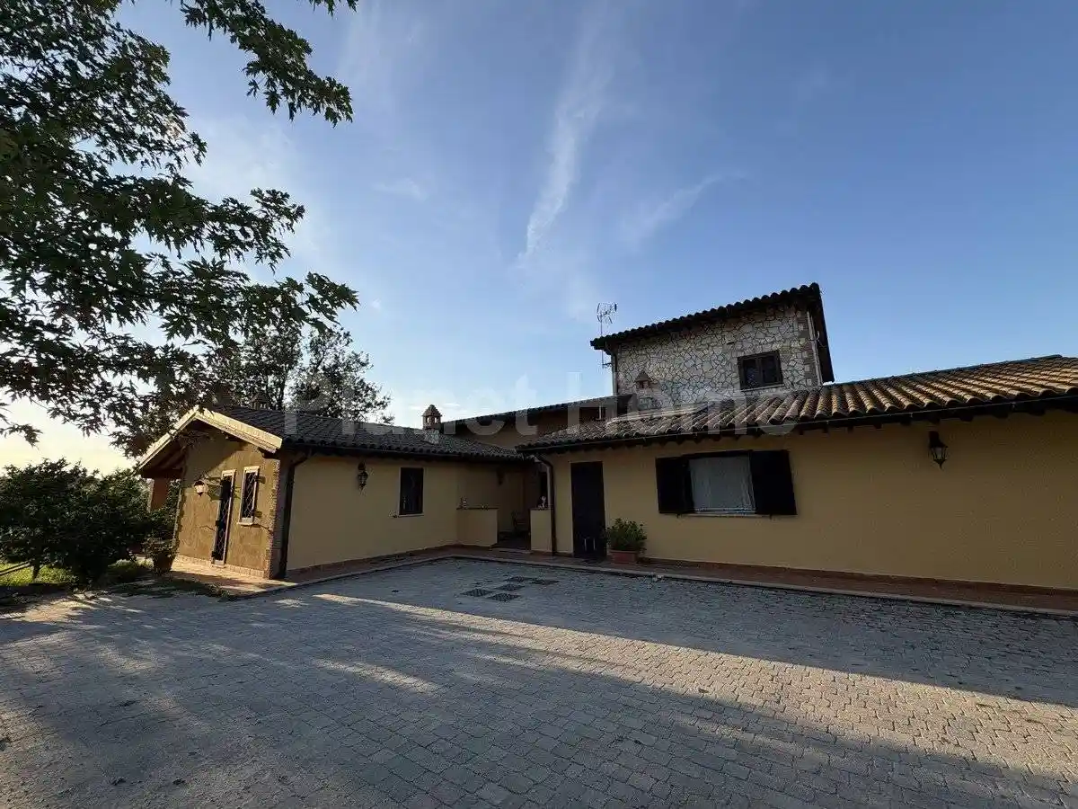 Villa in vendita a Amelia