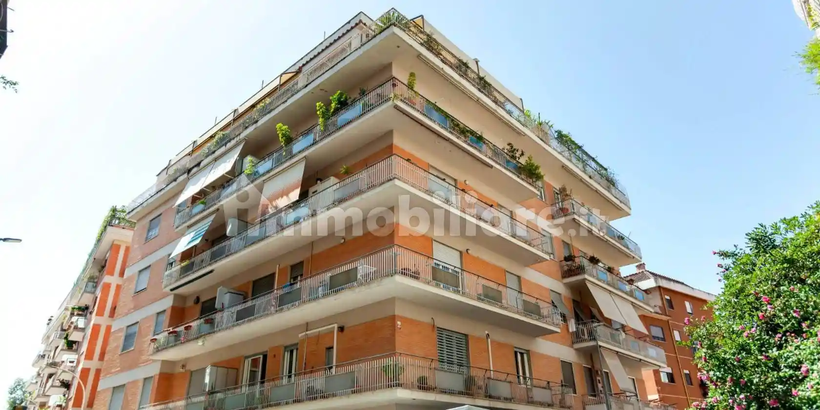 Quadrilocale buono stato, quarto piano, Appio Latino, Roma - foto 2