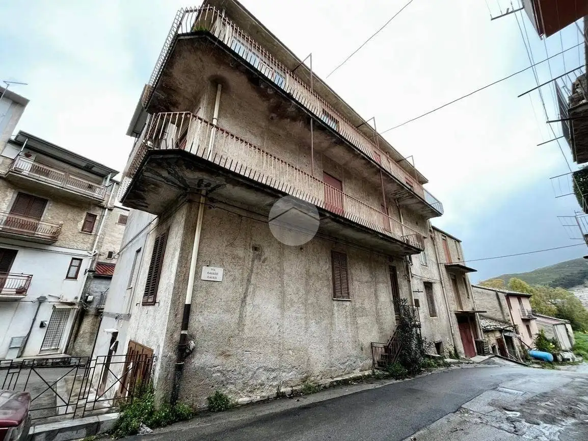 Palazzo - Edificio in vendita a Marineo