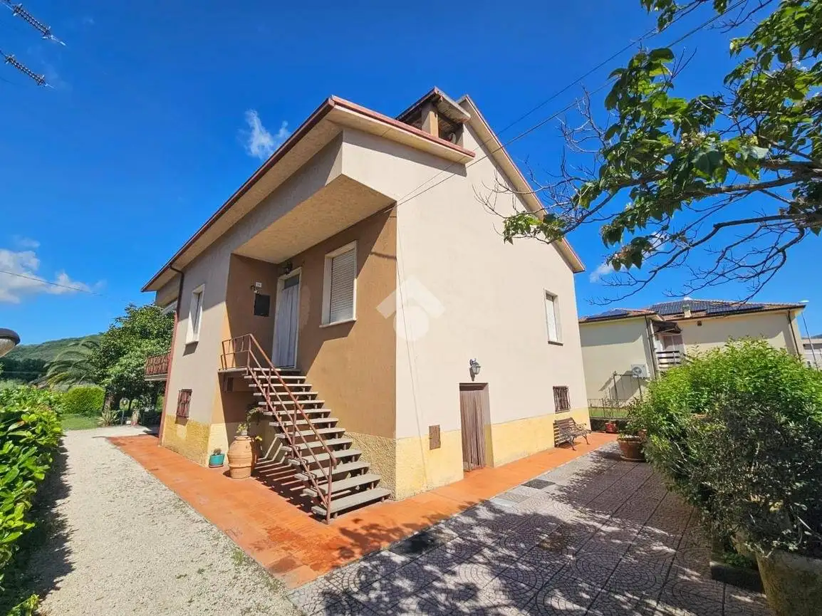 Villa in vendita a Foligno