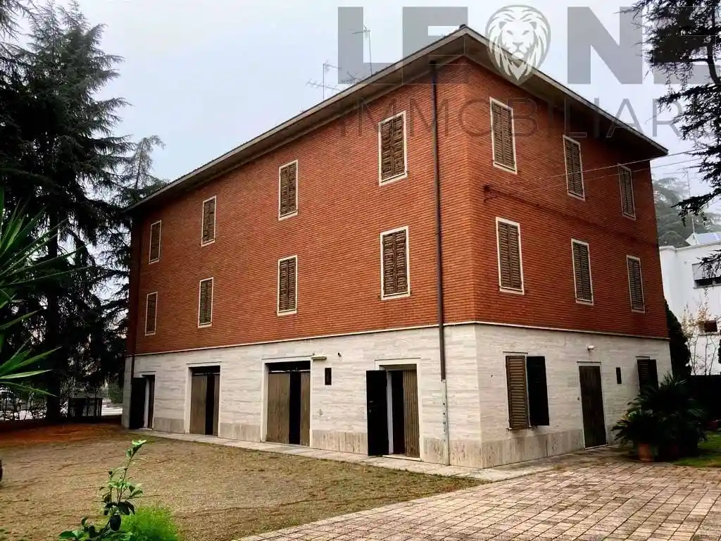 Palazzo - Edificio in vendita a Vignola