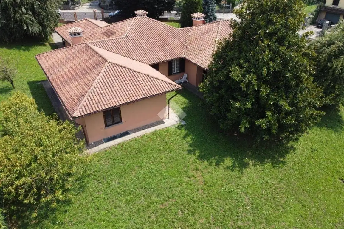 Villa in vendita a Cassago Brianza
