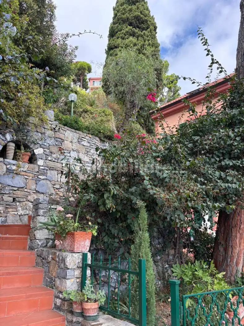 Casa indipendente in affitto a Alassio