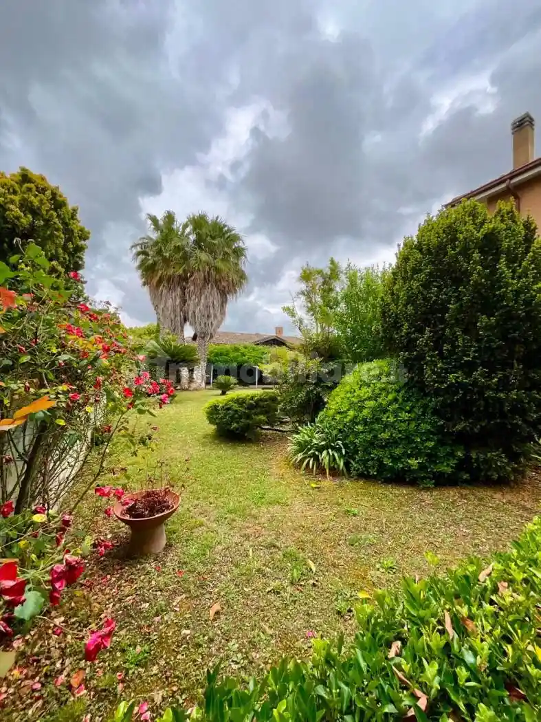 Villa bifamiliare via Alfredo Gargiulo 13, Infernetto, Roma - foto 4