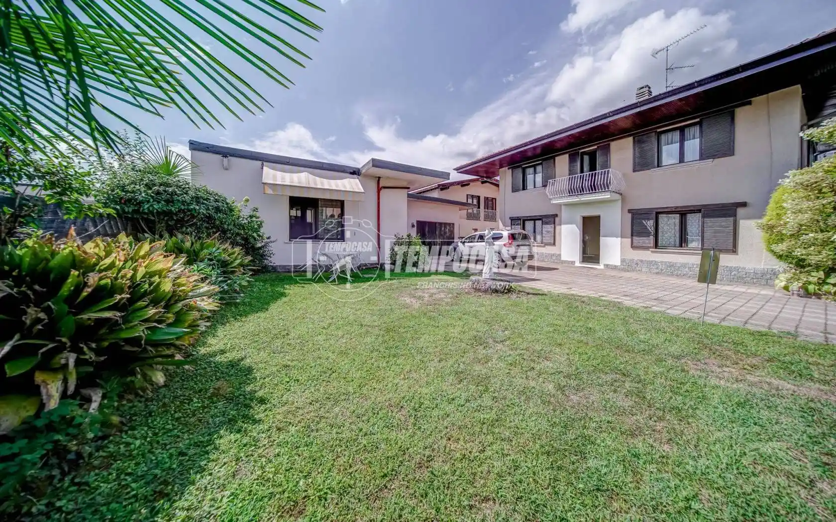 Villa in vendita a Sesto Calende