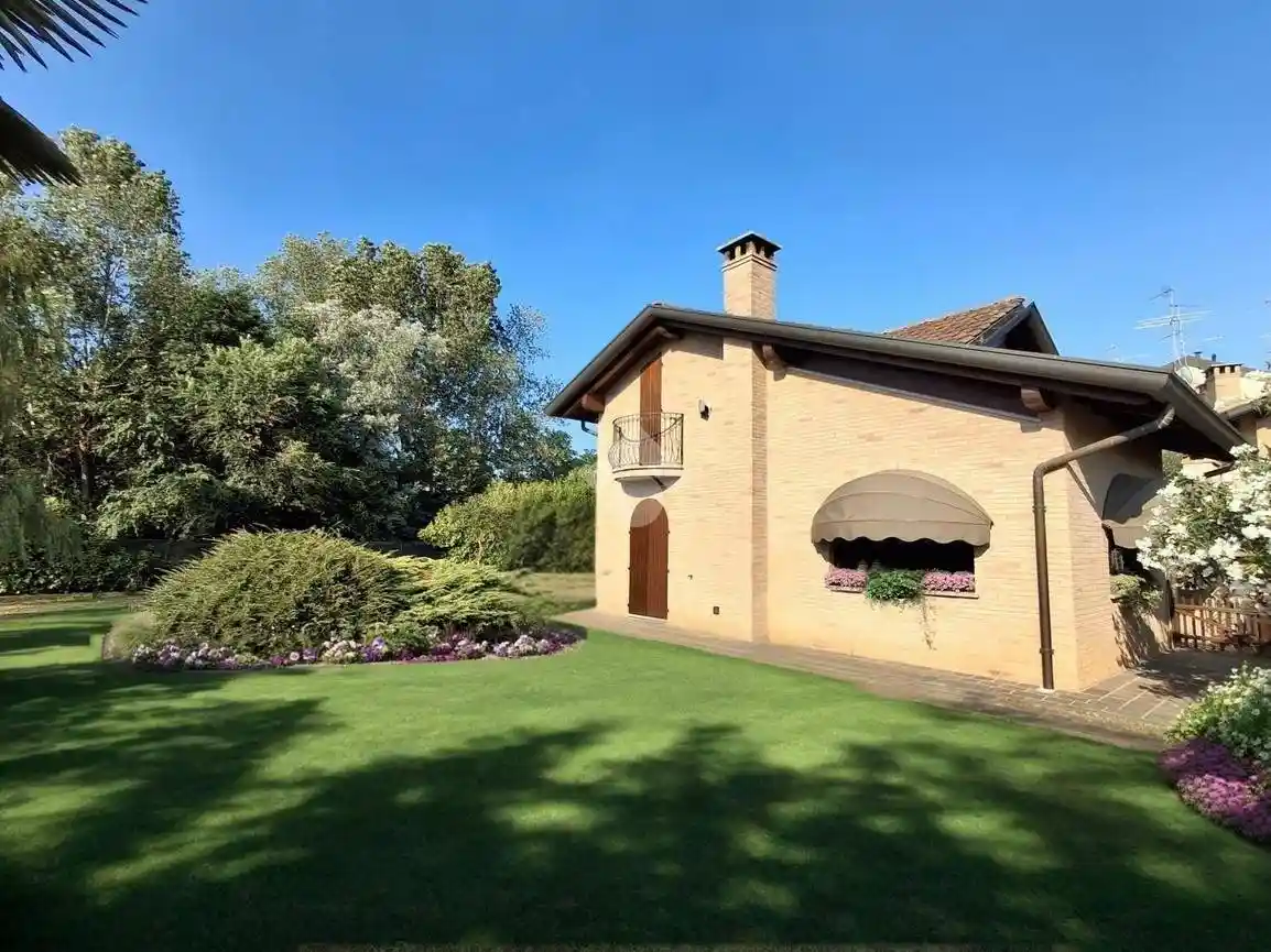 Villa in vendita a Besana in Brianza