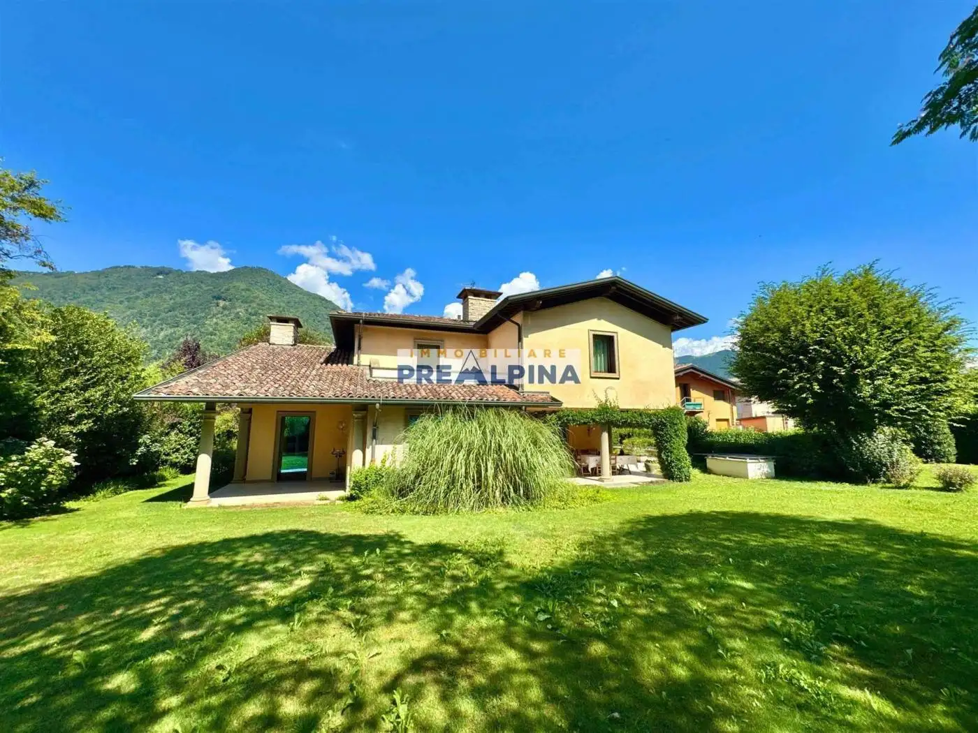 Villa in vendita a Cene