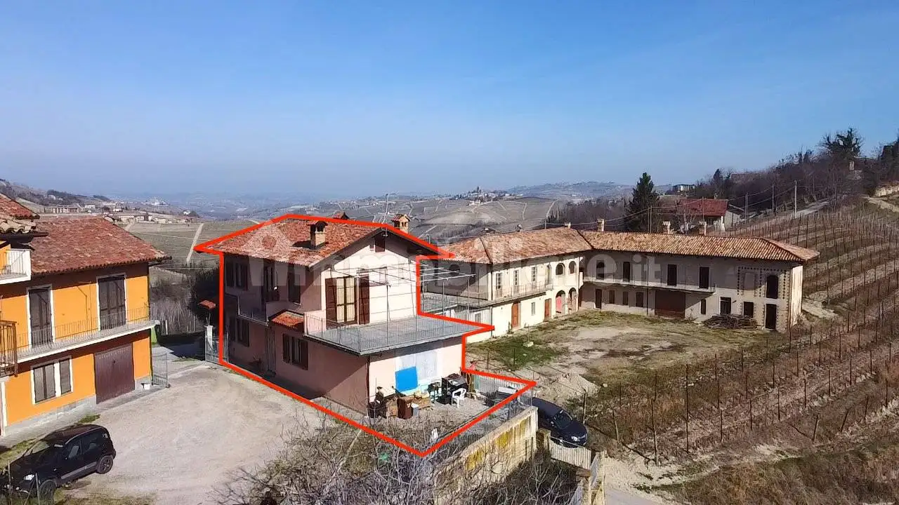 Villa in vendita a Monforte d'Alba