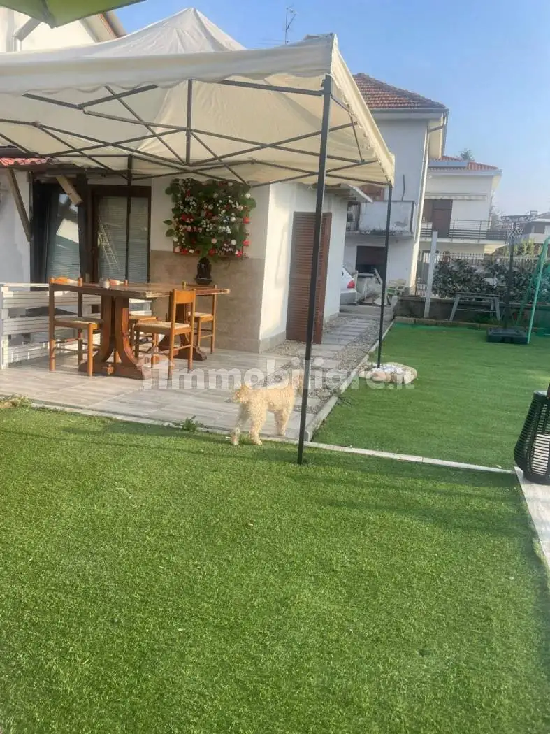 Villa in vendita a Locate Varesino