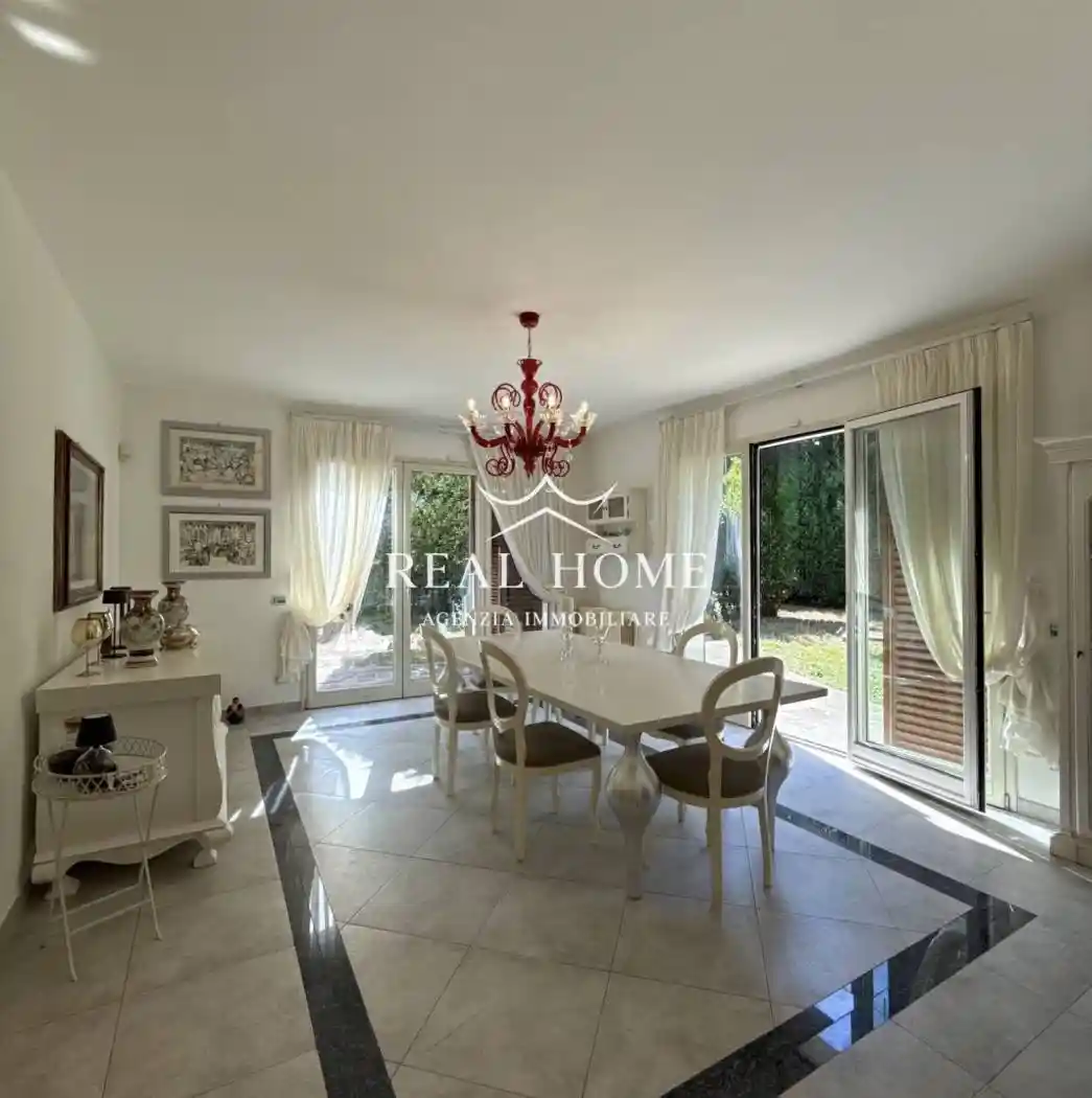 Villa in vendita a Campi Bisenzio