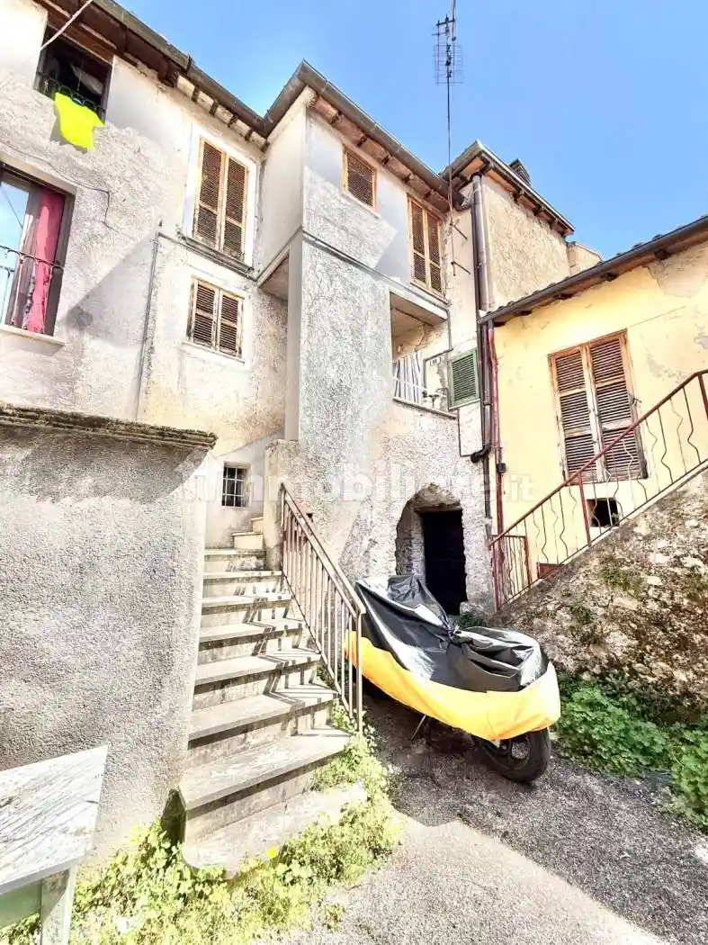 Casa indipendente in vendita a Rieti