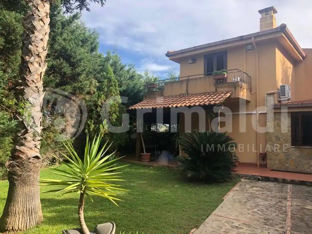 Villa in vendita a Altavilla Milicia