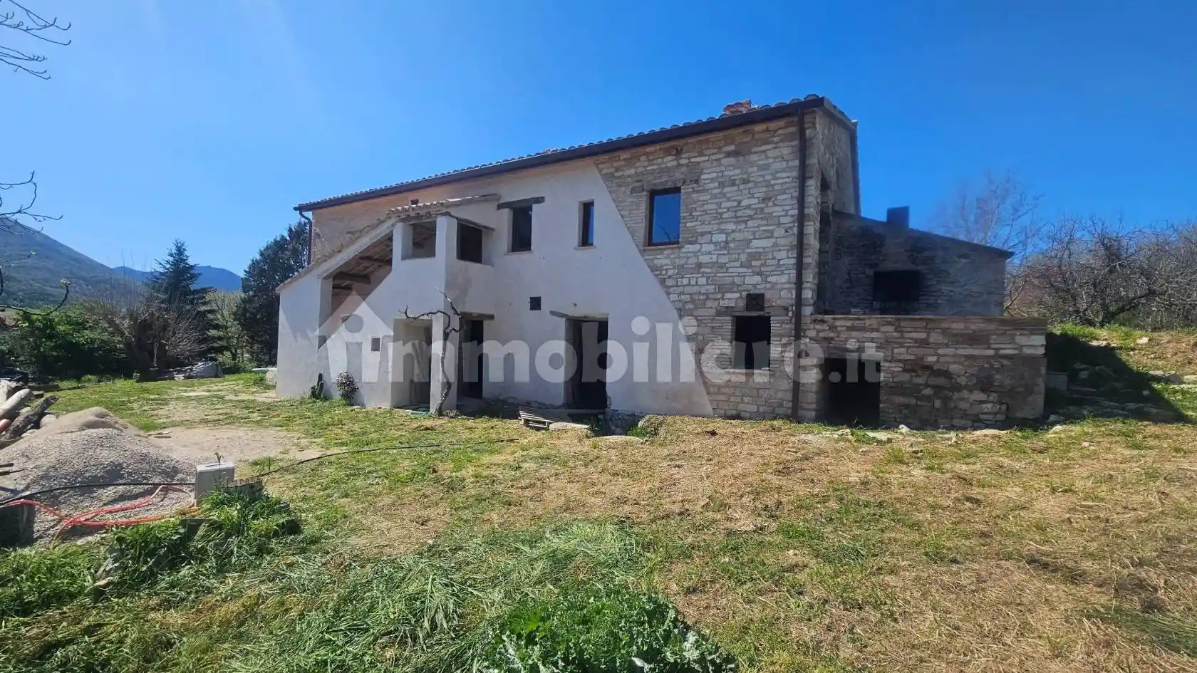 Rustico - Casale in vendita a Fossombrone