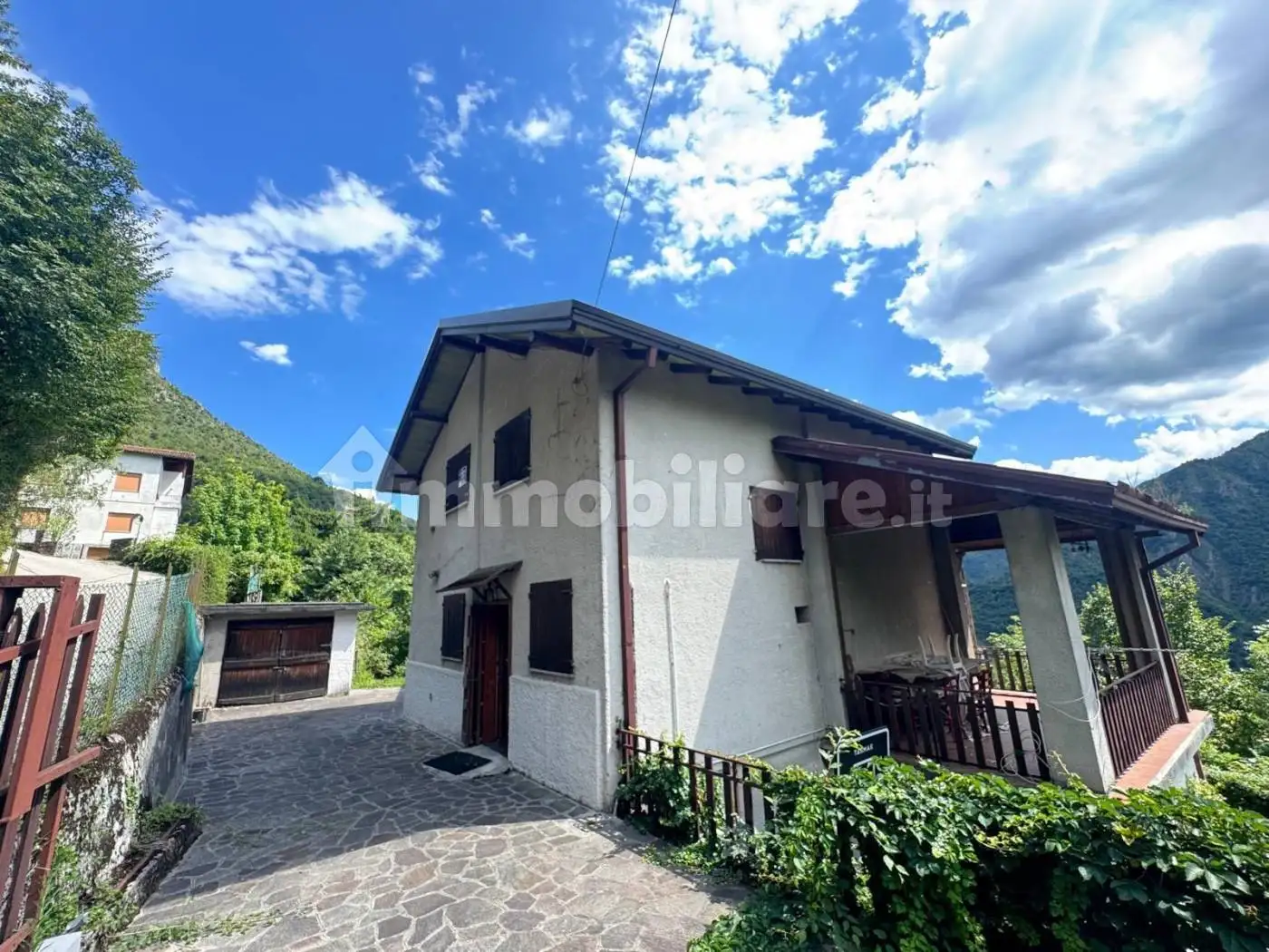 Villa in vendita a Lodrino