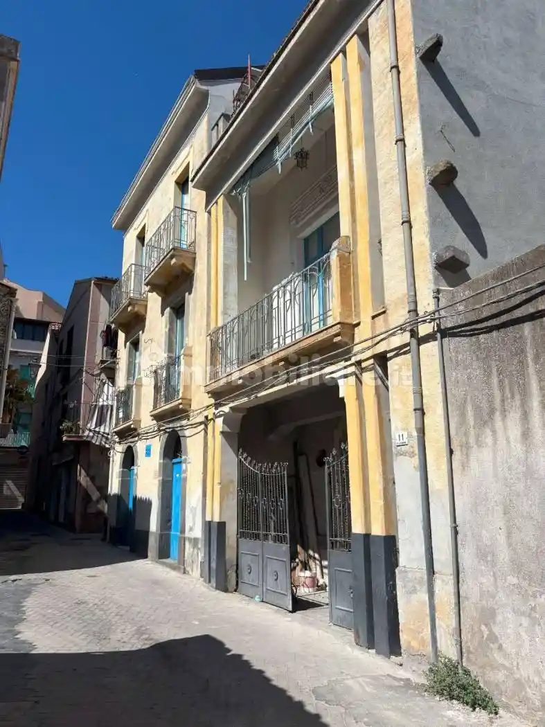 Palazzo - Edificio in vendita a Randazzo