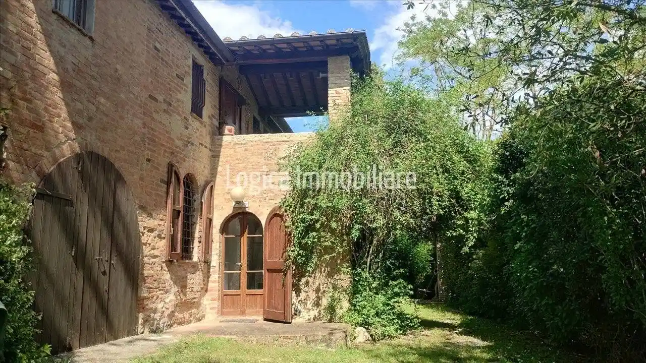 Rustico - Casale in vendita a Chiusi