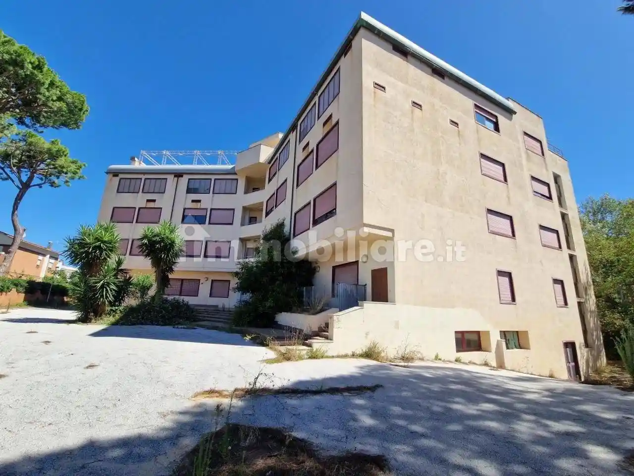 Palazzo - Edificio in vendita a Anzio