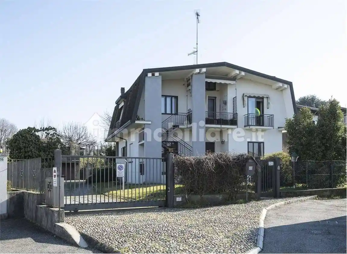 Villa in vendita a Sesto Calende