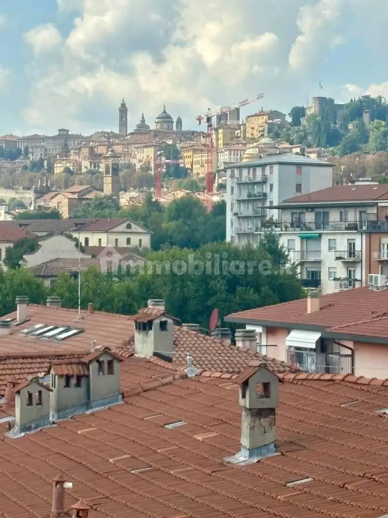 Appartamento in vendita a Bergamo