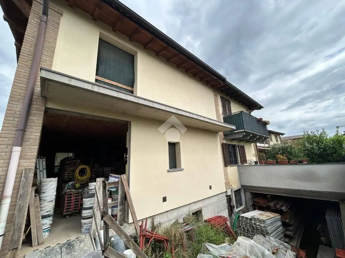 Casa indipendente in vendita a Usmate Velate