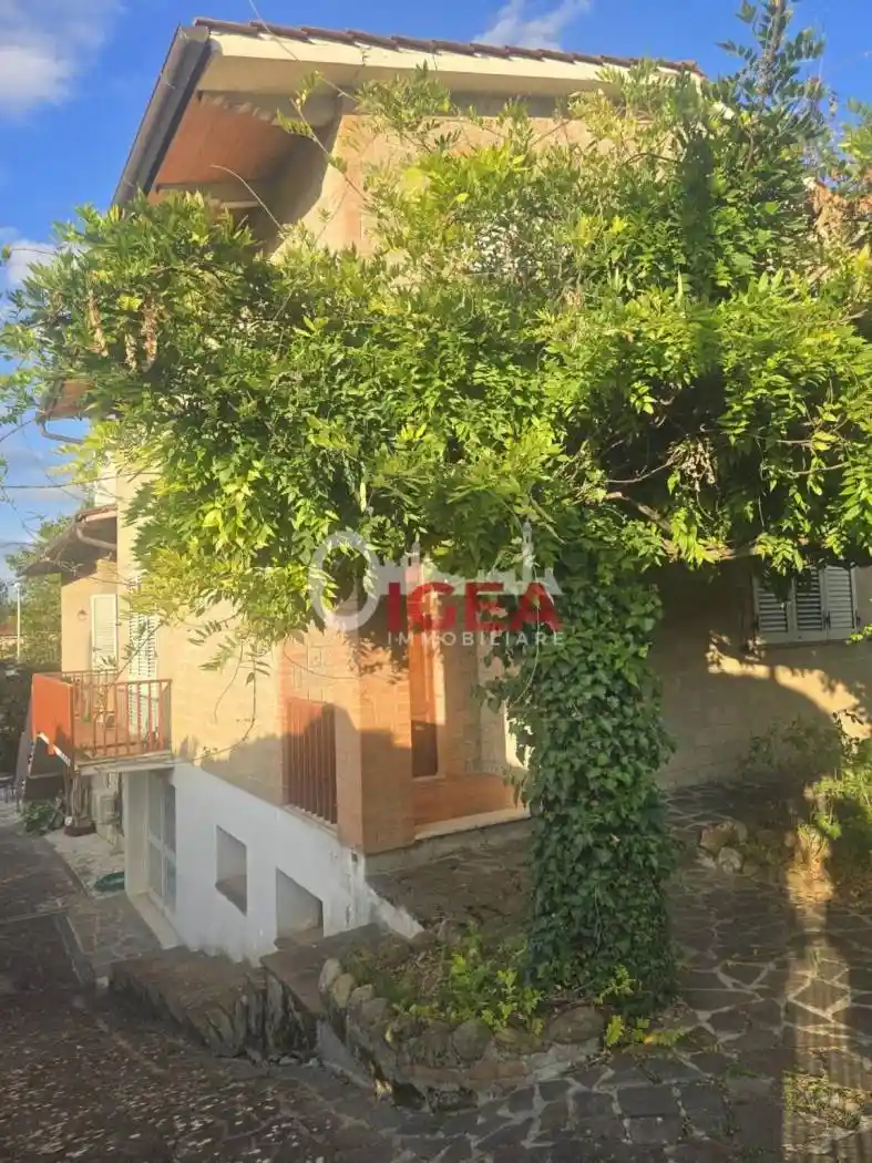 Villa in vendita a Monteroni d'Arbia