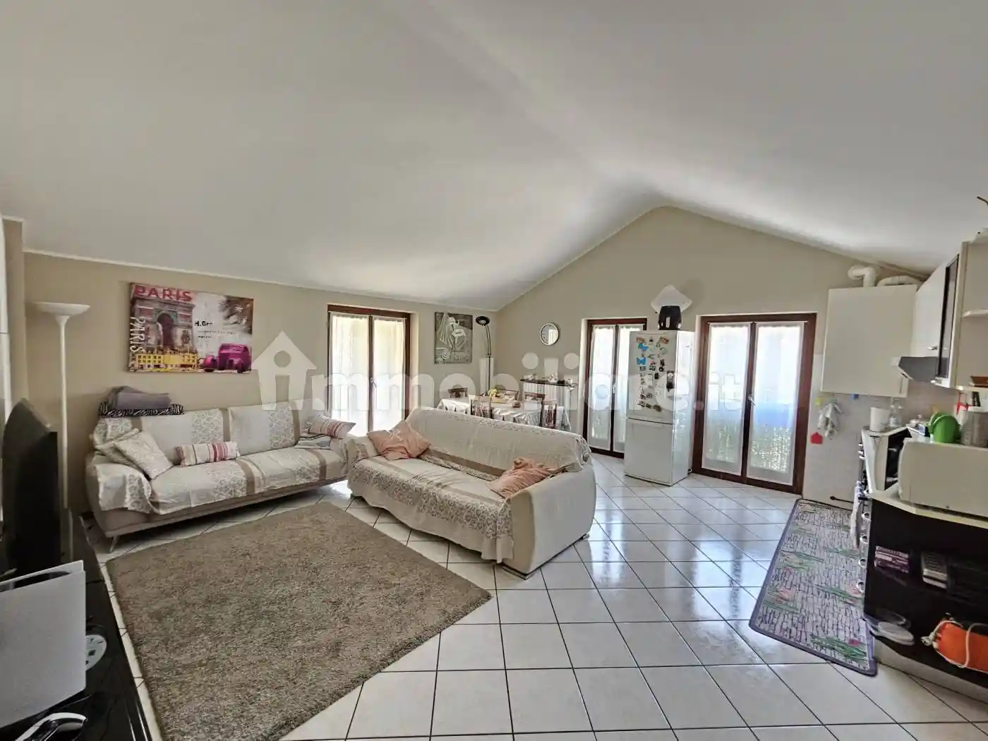 Appartamento in vendita a Carugo