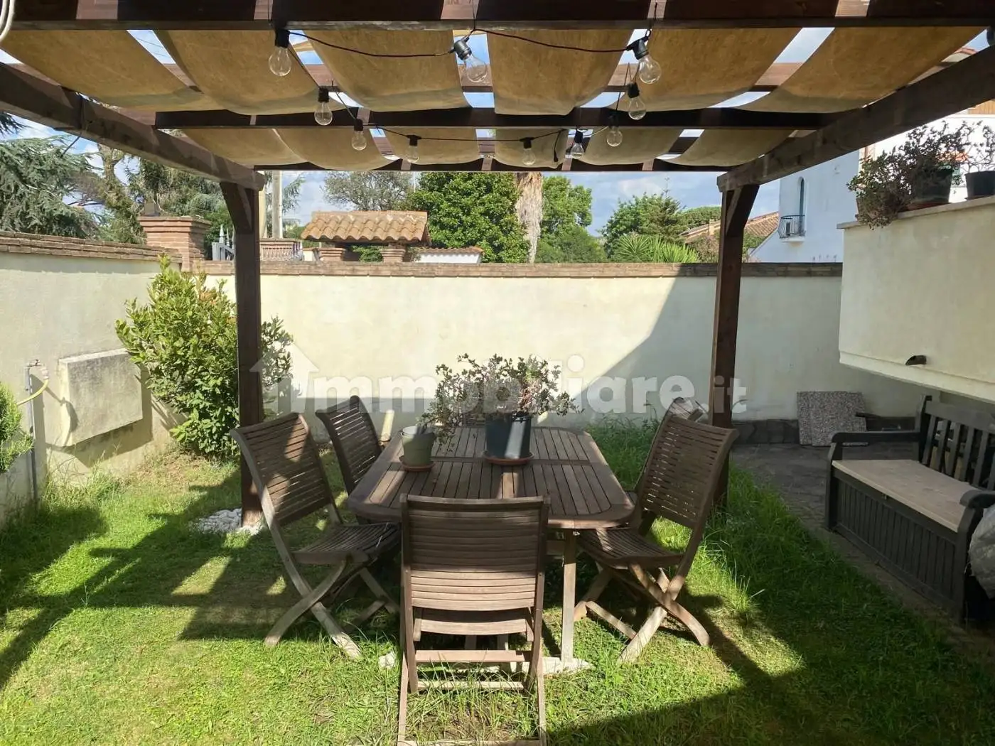 Villa plurifamiliare in vendita a Roma