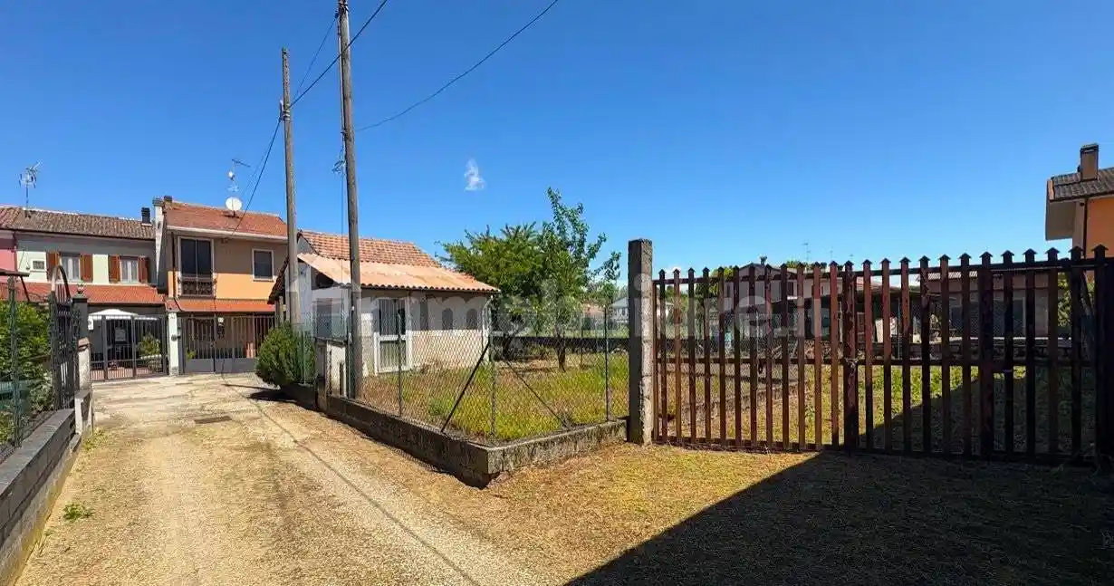 Casa indipendente in vendita a Dorno