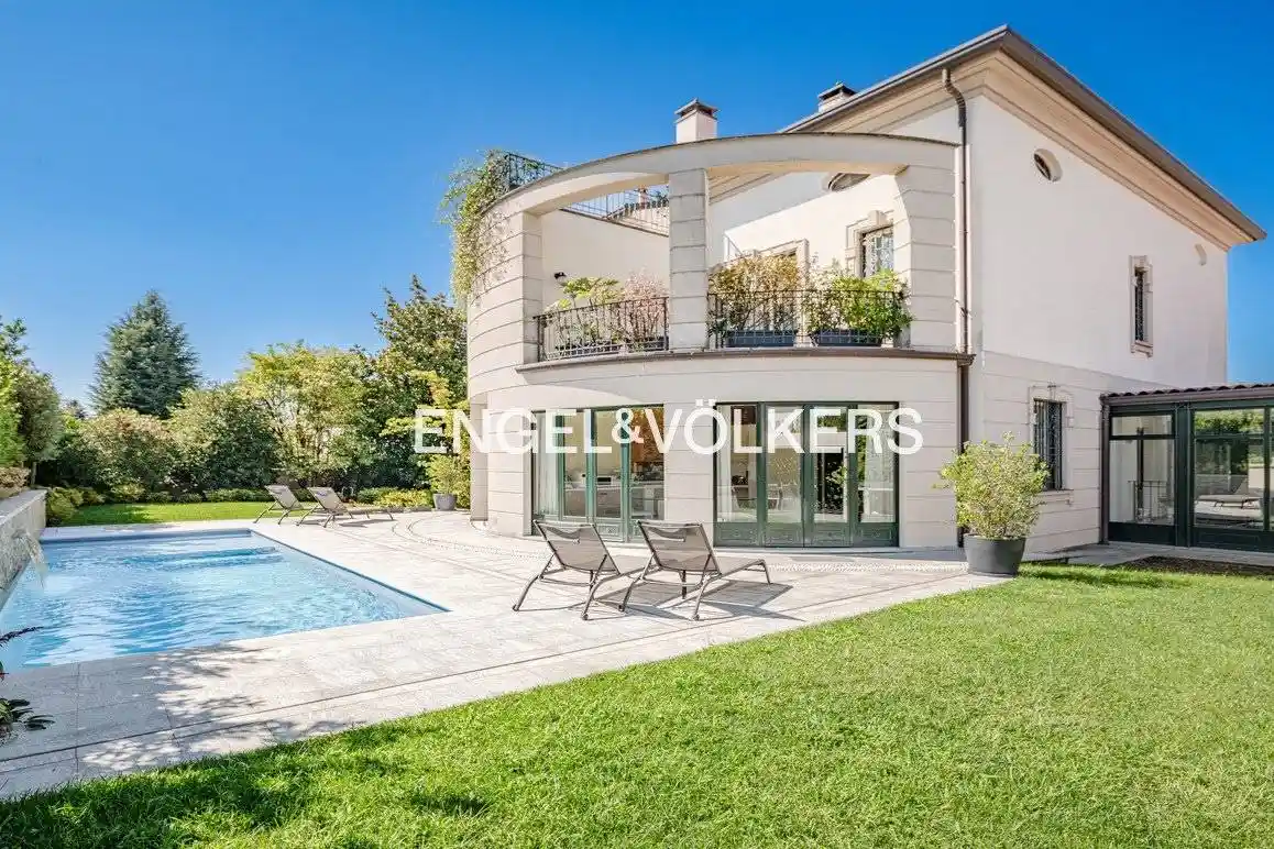 Villa in vendita a Verano Brianza