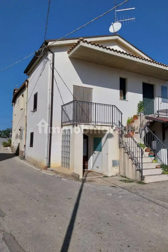 Rustico - Casale in vendita a Collecorvino