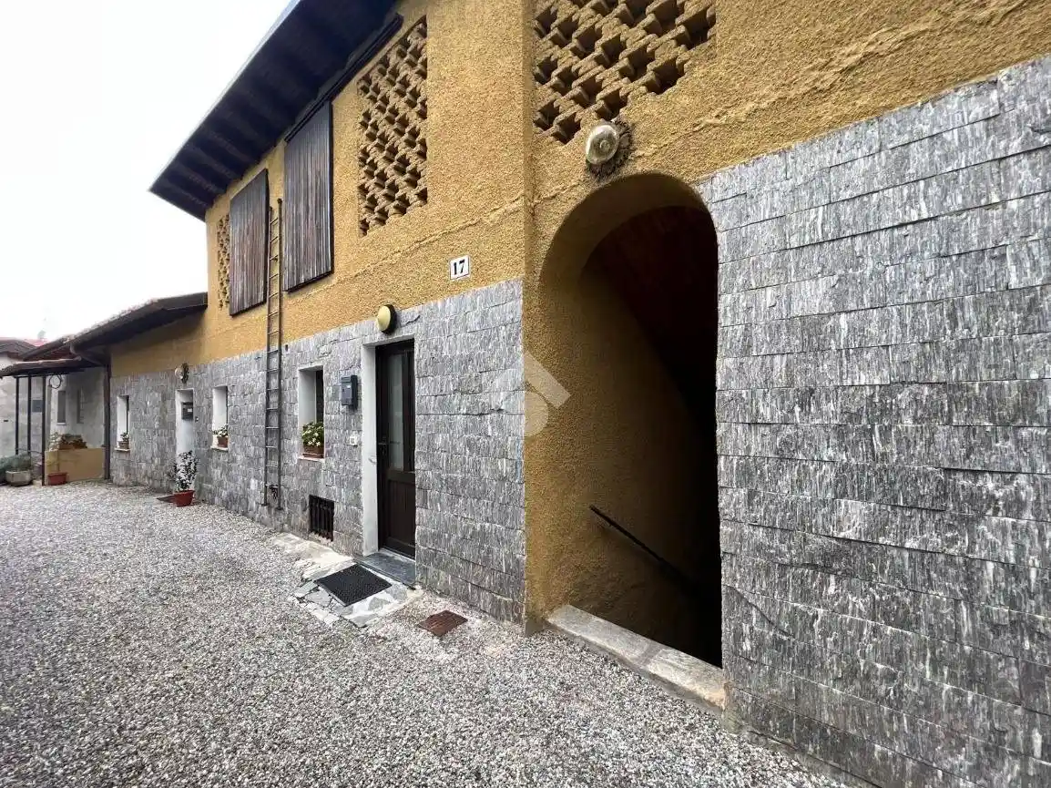 Terratetto plurifamiliare via Conte Verde 17, Bizzozzero, Varese - foto 4