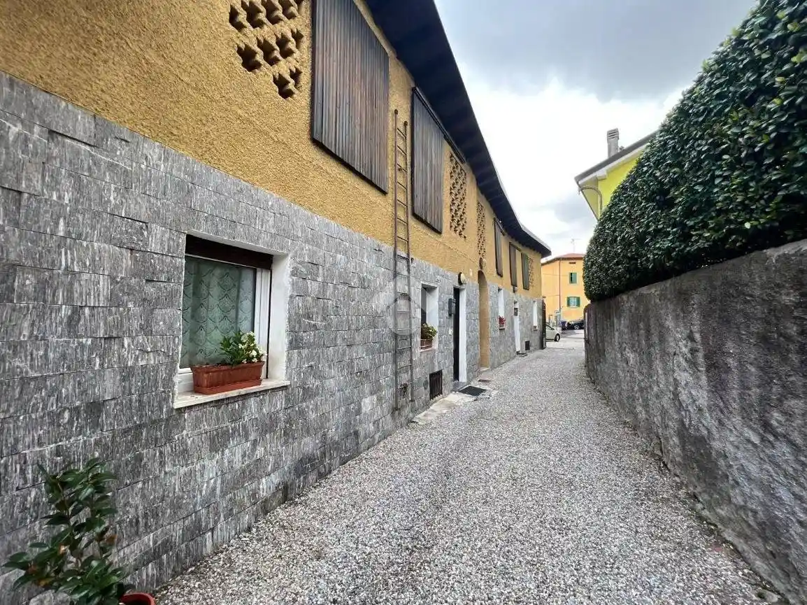 Terratetto plurifamiliare via Conte Verde 17, Bizzozzero, Varese - foto 5