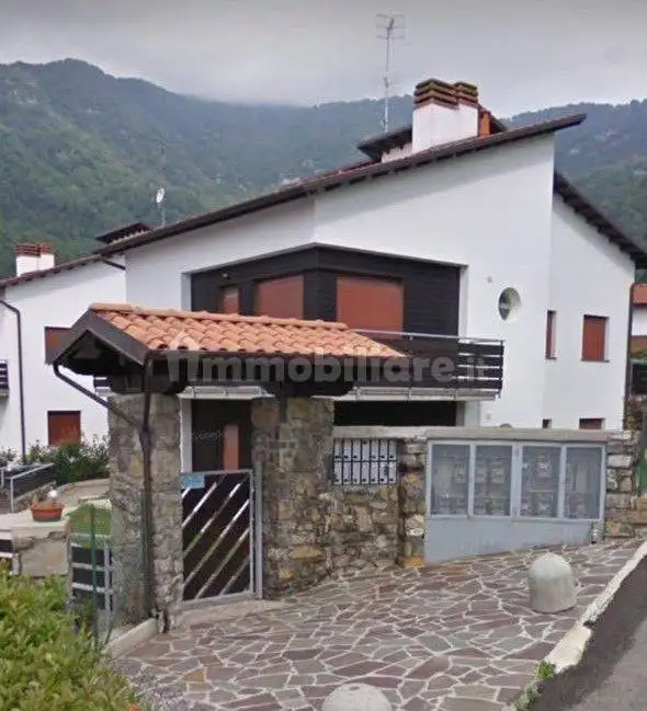 Appartamento in vendita a Val Brembilla