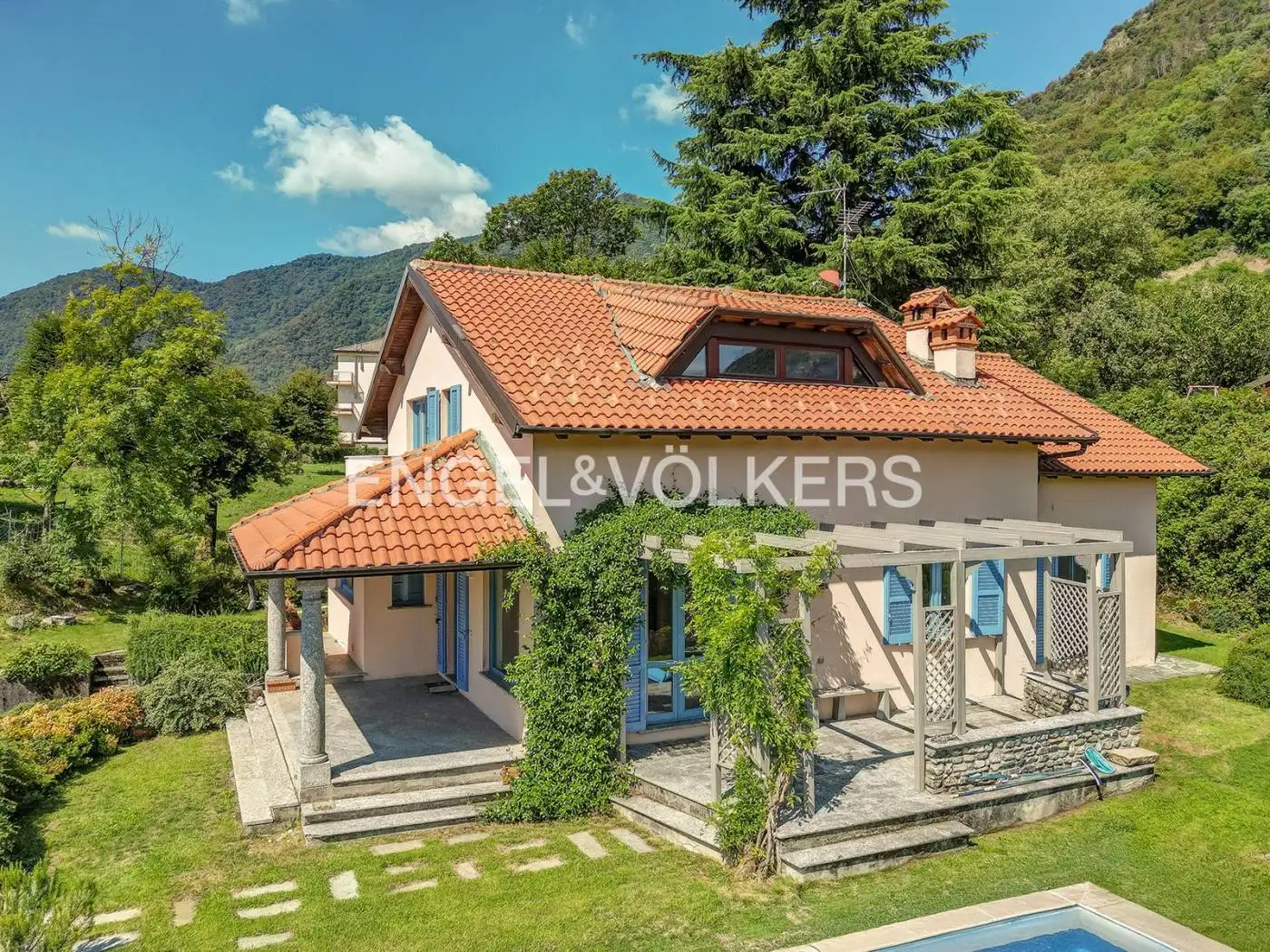 Villa in vendita a Caslino d'Erba