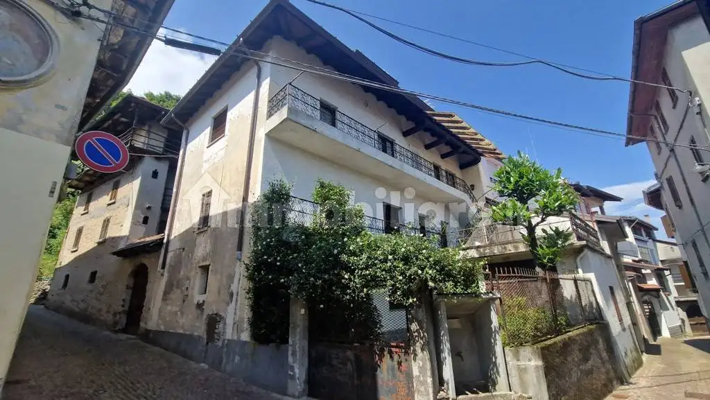 Casa indipendente in vendita a Arola
