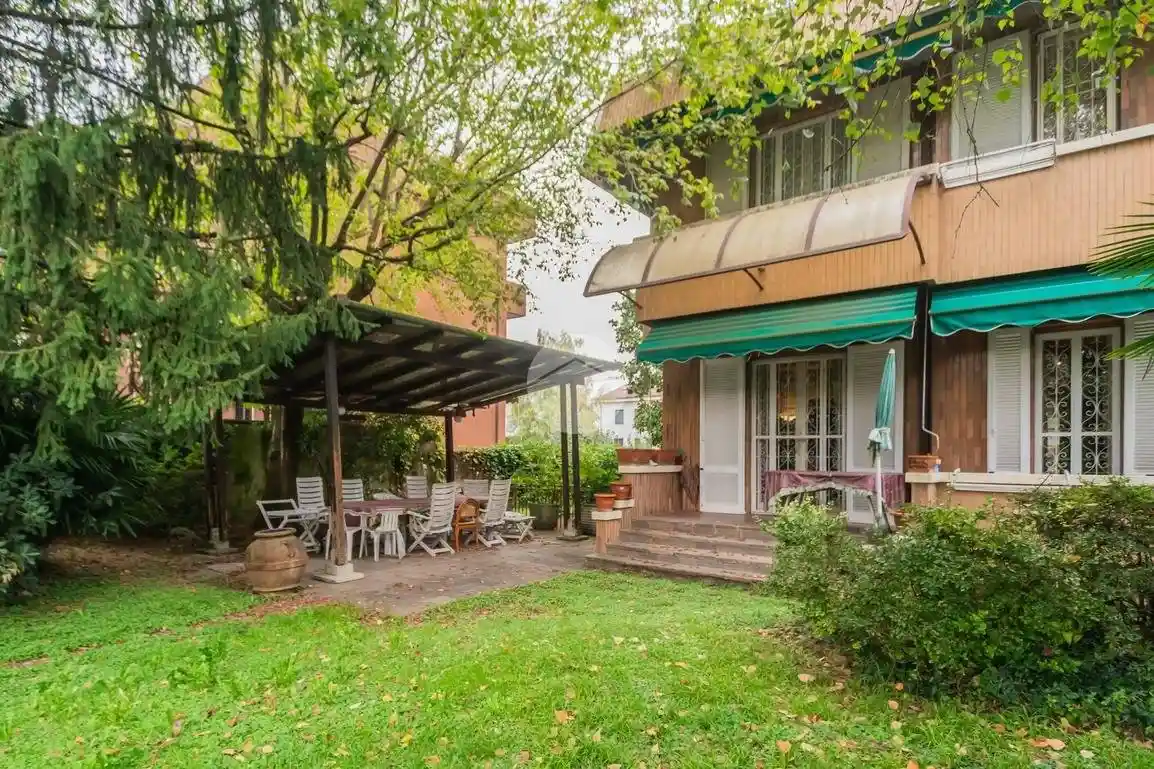 Villa in vendita a Vedano al Lambro