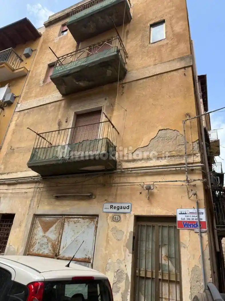 Palazzo - Edificio in vendita a Gela
