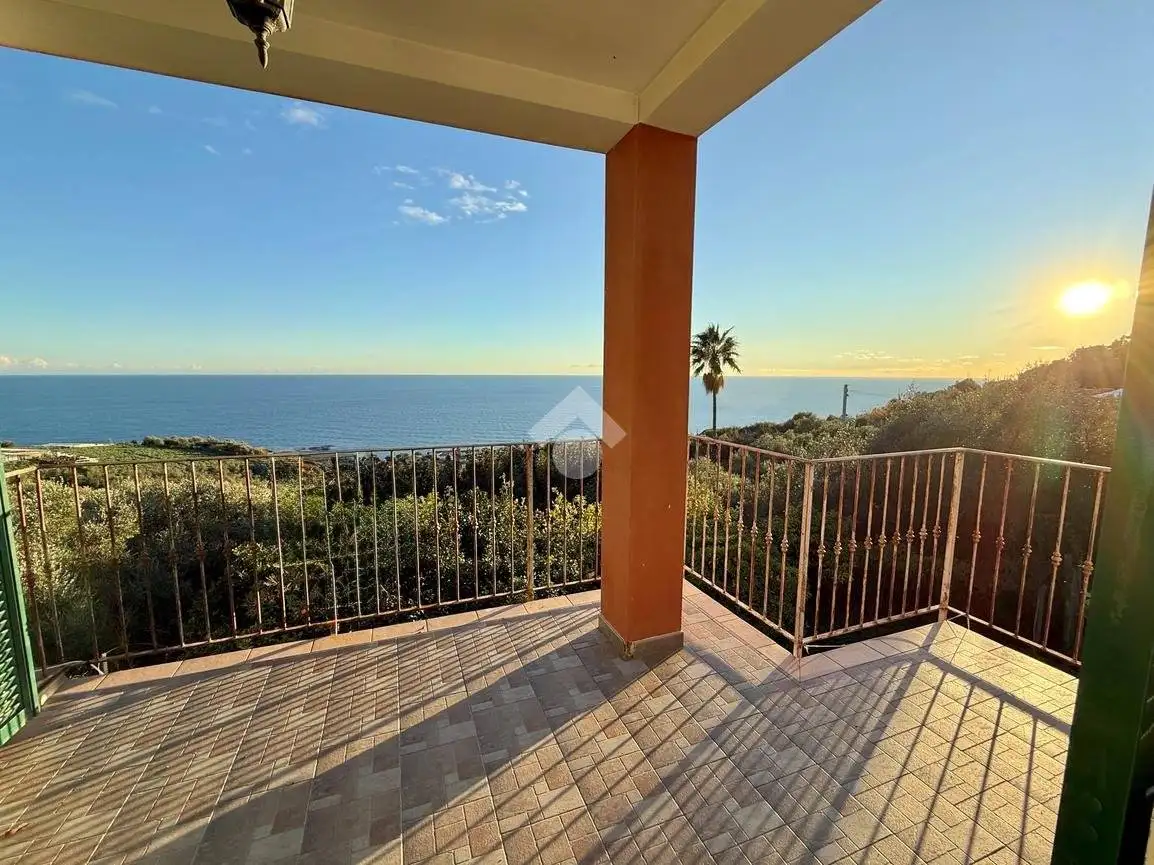 Villa in vendita a Costarainera