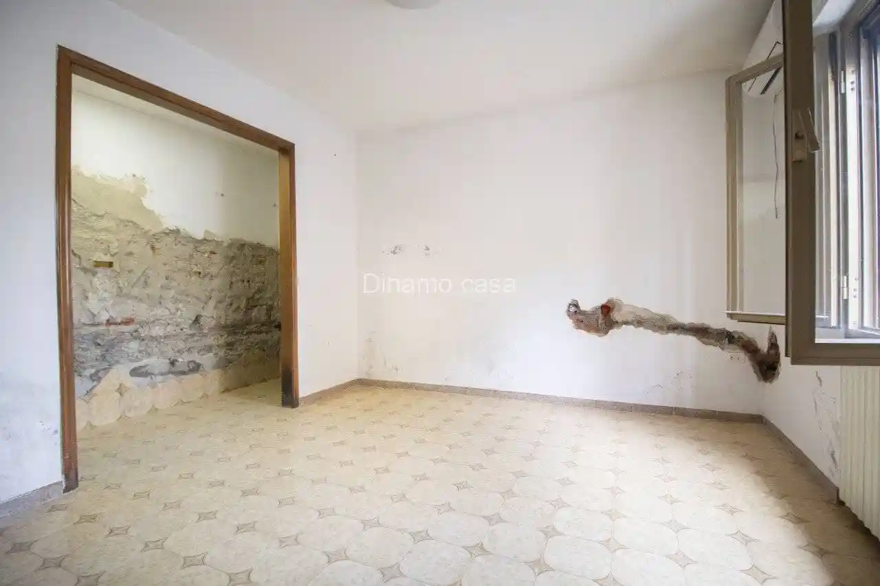 Terratetto unifamiliare 125 m², da ristrutturare, Castelnuovo, Prato - foto 2